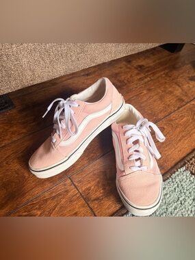 Vans Old Skool Low Top Sneakers in Light Pink and White